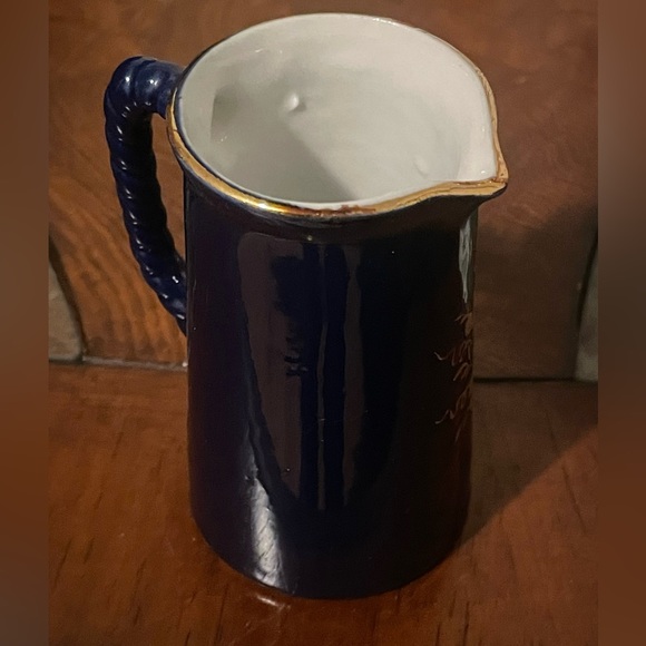 Antique “DRESDEN WHEELOCK” German Porcelain Creamer vessel w/ 24K gold leaf - Picture 3 of 6